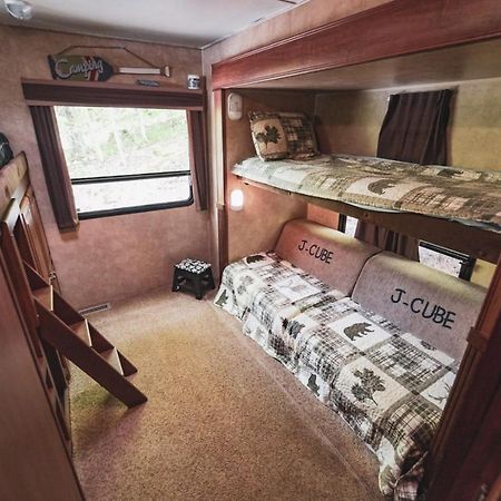 Rv Adventure Roscoe Pet Friendly Hotel ภายนอก รูปภาพ
