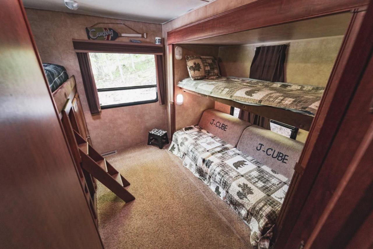 Rv Adventure Roscoe Pet Friendly Hotel ภายนอก รูปภาพ