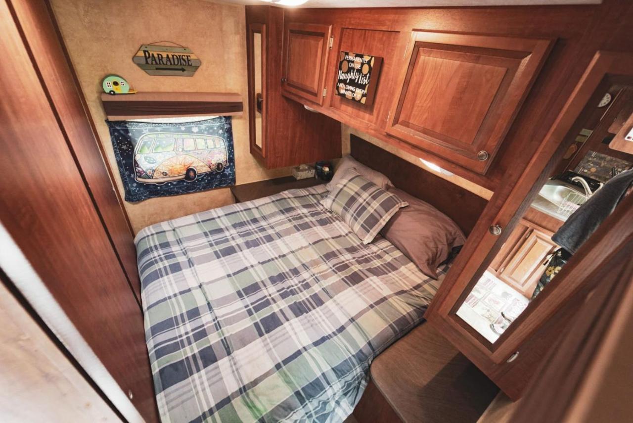 Rv Adventure Roscoe Pet Friendly Hotel ภายนอก รูปภาพ