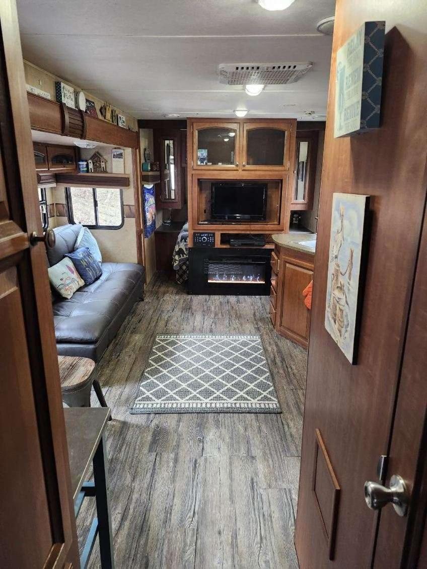 Rv Adventure Roscoe Pet Friendly Hotel ภายนอก รูปภาพ